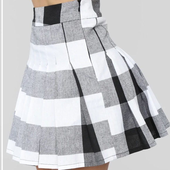 Fashion Nova Dresses & Skirts - Fashion Nova Pleated Mini Skirt